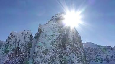 4K航拍高清雪景山脉景色视频的预览图
